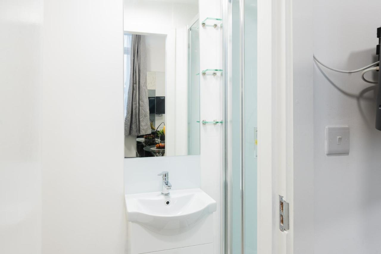 Large Studio Apartment 30 Mins To Oxford Street Londra Esterno foto