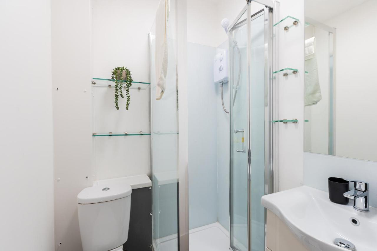 Large Studio Apartment 30 Mins To Oxford Street Londra Esterno foto