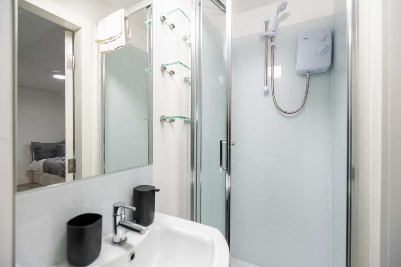 Large Studio Apartment 30 Mins To Oxford Street Londra Esterno foto