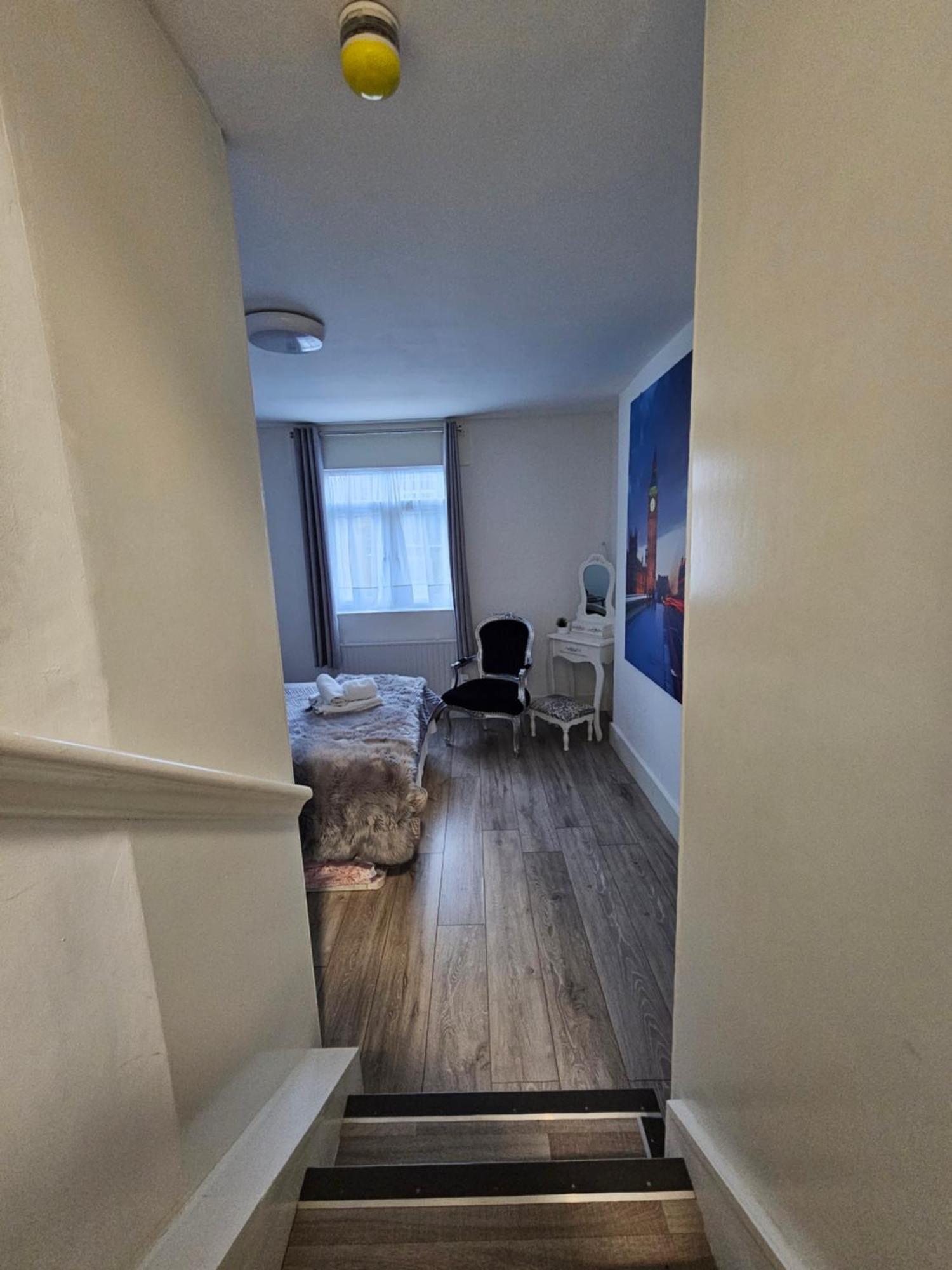 Large Studio Apartment 30 Mins To Oxford Street Londra Esterno foto